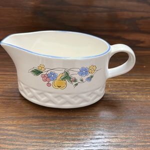 Vintage vina fera gravy boat/bowl with handle.
